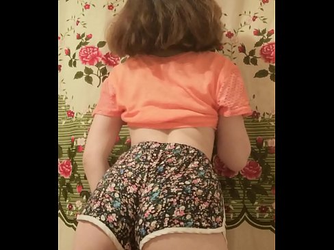 ❤️ Секси младо бебе кое ги соблекува шорцевите пред камера ❌ Квалитетен секс кај нас ❤